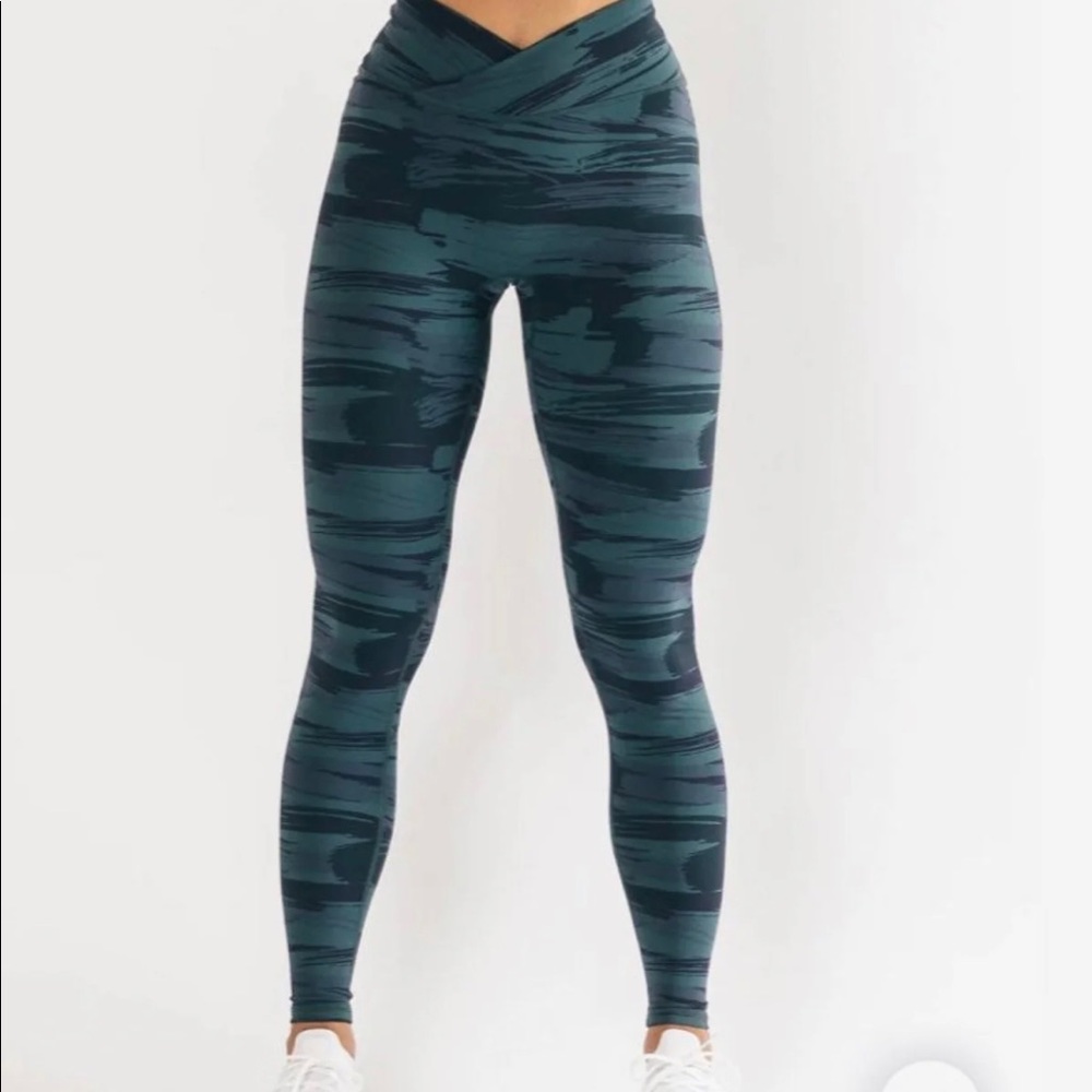 NWT Blue Canvas Camo surface power Legging small